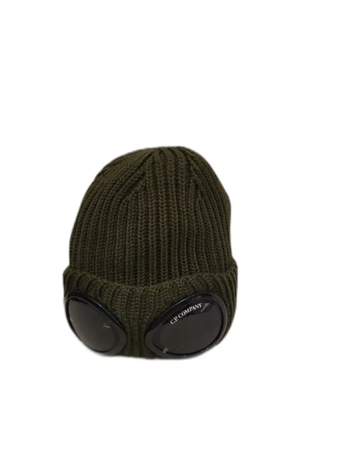 Cappello C.P. Company con occhiali verde militare